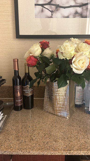 Love when my clients bring me gifts 🥰🥰 https://t.co/nEd07VlWrU<a href="/tag/talent"class="tags"><span>#talent</span></a>