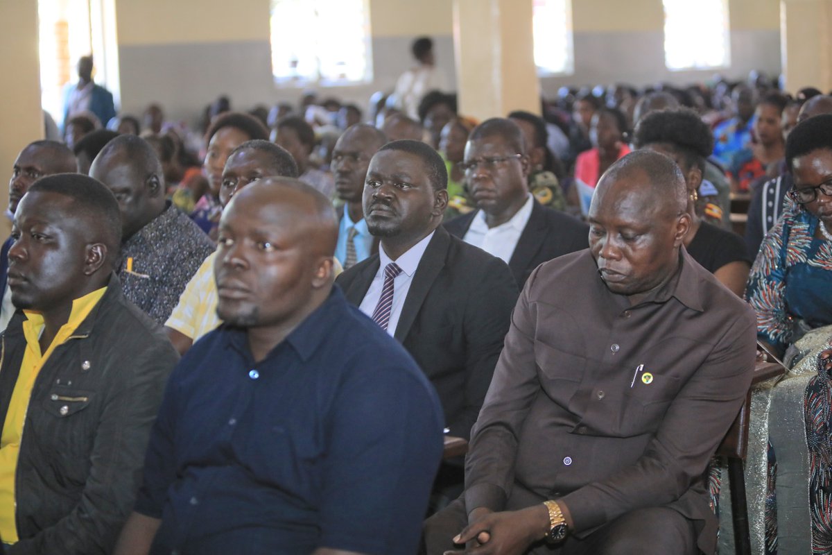 EmmanuelTwin2's tweet photo. Different Dignitaries including Members of Parliament,@MODVA_UPDF officers,pal's & family today gathered at Holy Rosary Catholic Parish in Gulu City for a requiem mass of Maj Patrick Opio Awany who lost his life in an improvised devise explosion attack in Somalia.
#2TIMOTHY4:7 https://t.co/pk5gBtQuRH
