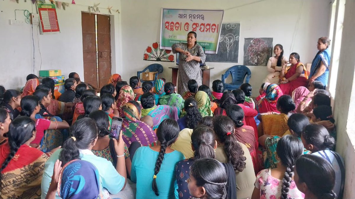 SocioWelfare's tweet photo. Awareness program regarding women hygiene during menstrual cycle and sanitary pads distribution at Baghia Panchayat of Tarbha Block @MahalingMukesh @subarnapuram @DM_Subarnapur @spsubarnapur @DeoKalikesh @sksingh_deo @KVSinghDeo1 @CollectorBgr @spbalangir @Mun_Balangir https://t.co/W59WhuJxLu