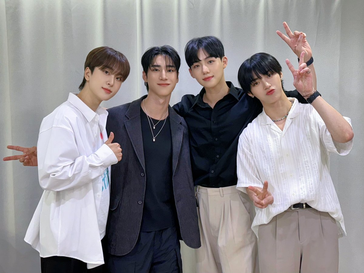 Quuuniverse's tweet photo. #์ฌ์ฆ์ฒ๋ผ | ํฌ๋ค๊ณผ์ ์ฒซ ๋ง๋จ ๐ซถ
๐ ๋ค์์ ๋ ๋ง๋์ (๏ฝกโขฬใจ-)ู โง
---
๐ผ ์ฌ์ฆ์ฒ๋ผ X ์๋ฒ๋ผ์ธ POP-UP STORE
๐
24. 07. 01 (MON) - 24. 07. 14 (SUN)
๐ ์๋ฒ๋ผ์ธ ๋ฎค์ง & ์นดํ
---
#BL #์ฌ์ฆ์ฒ๋ผ #Jazzfortwo #์น๋๋ผ๋ง
#ํ์ธ๋์ฃผ #์งํธ๊ทผ #์ง๊ถ #์กํ๊ฒธ #๊น์ ํ https://t.co/JIqlQsr1LX