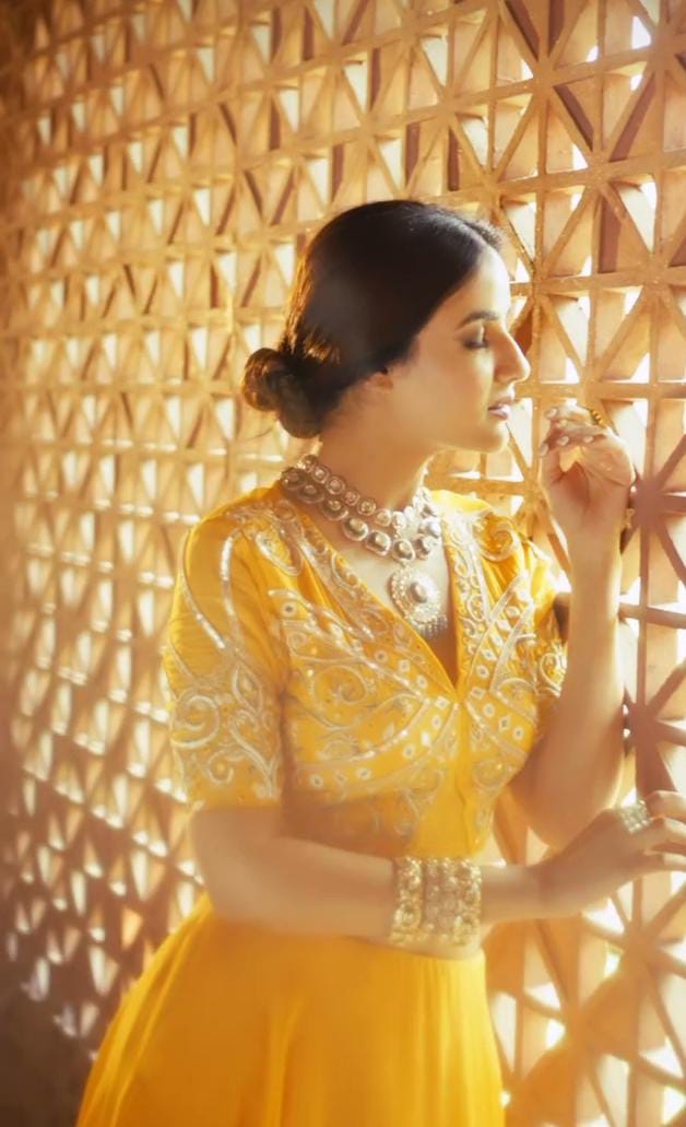 Nishi Amlani ( Jasminians Forever) tweet media