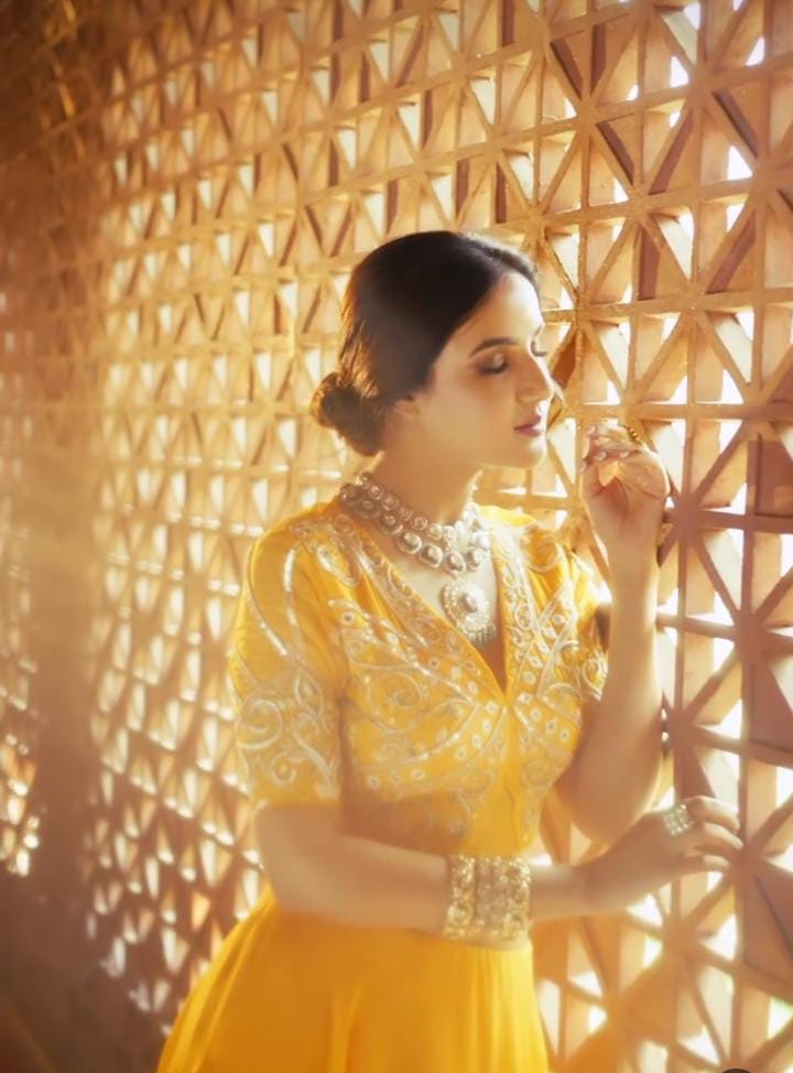 Nishi Amlani ( Jasminians Forever) tweet media