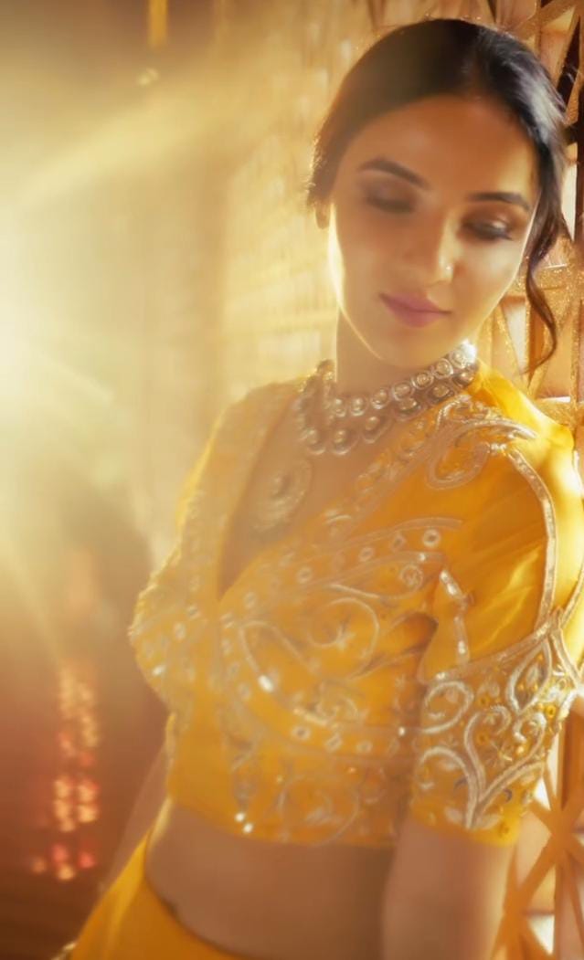 Nishi Amlani ( Jasminians Forever) tweet media