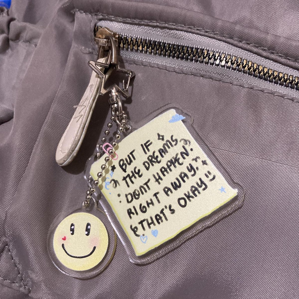 lovemeraki_'s tweet photo. as a way to thank you guys for supporting my art, i'll be giving away (1) pc of this keychain (a color of ur choice, can be blue/yellow/pink) + a set of stickers :-)

all you have to do is RT this tweet. giveaway will end July 19, 9 pm.

good luck! (⁠*⁠＾-＾⁠)⁠/⁠～⁠♡ https://t.co/OU6QoiImG3