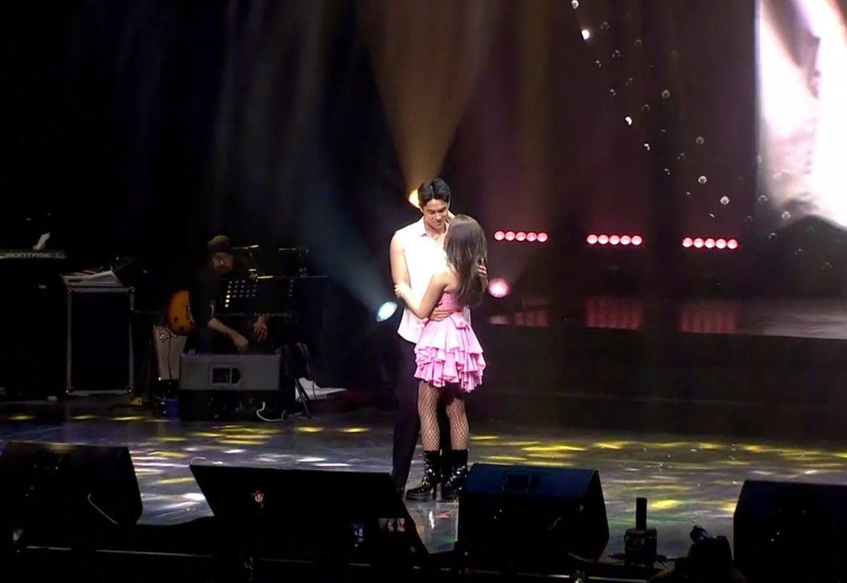 NAKAFULL BLAST ANG AC PERO PINAGPAPAWISAN AKO??!?!? THE HOTTEST COUPLE INDEED

BELLELIEVE BIRTHDAY CONCERT

#BELIEVETheConcert
#BELIEVETheBirthdayConcert 
#BelleMariano