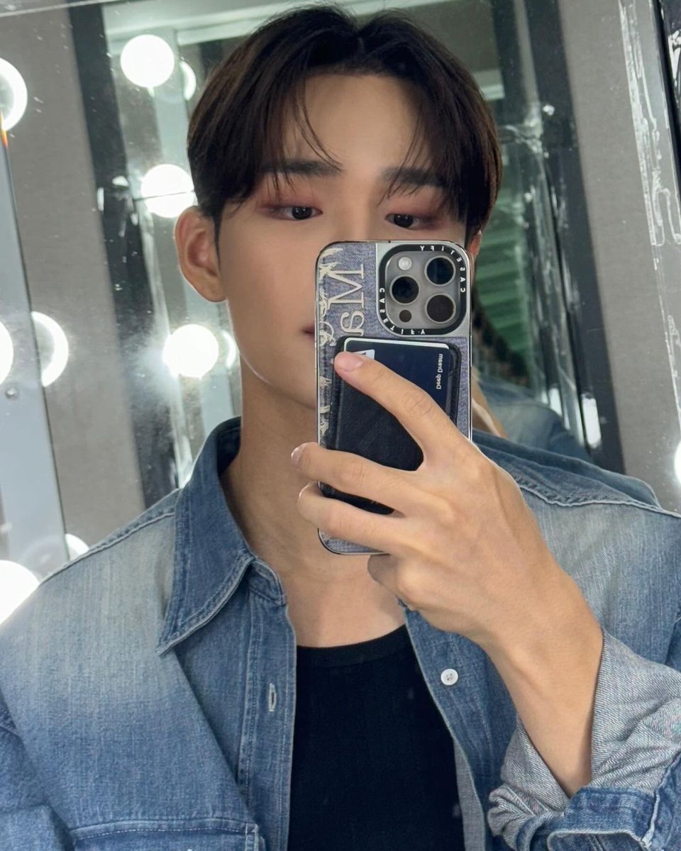 _100proCIX's tweet photo. 인스타그램 #CIX #씨아이엑스 #승훈 (1)

뒤죽박죽 💪 https://t.co/2eU8FuPhh6