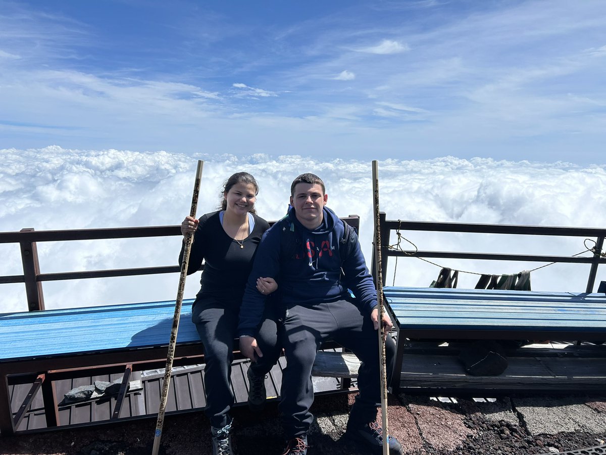 VincentBurgo's tweet photo. Fuji hike once in a lifetime experience🗻 https://t.co/9QHgg0UPU5