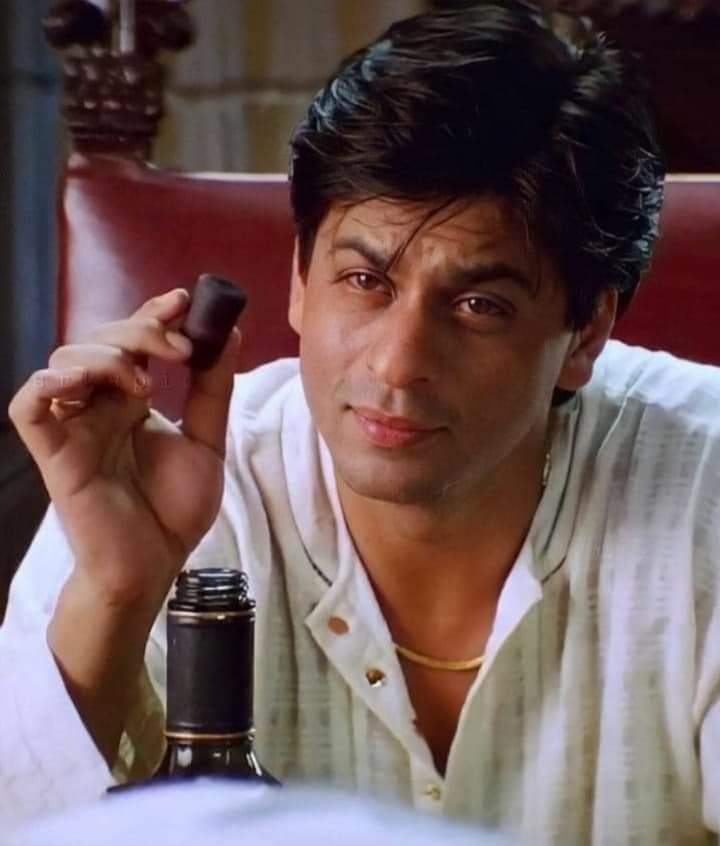 Shahd62336371's tweet photo. It's been 22 years since the film in heart,always Special,it's been a long time since I haven't watched it because my heart hurts to see @iamsrk like this but missed it and I don't know whether I'll really watch it or not. Proud of u🥺❤️
#22YearsOfDevdas https://t.co/gjwgJFAOdc