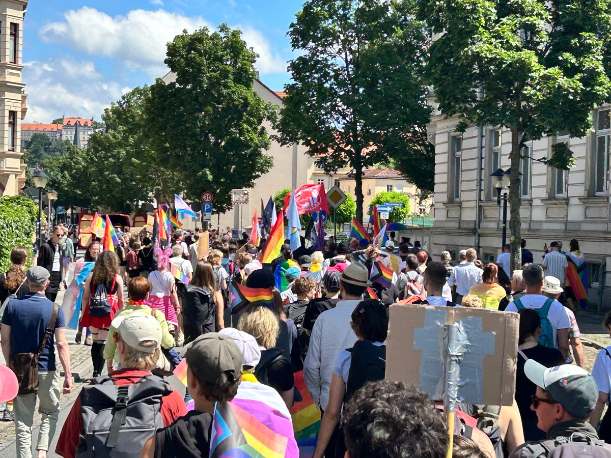 Der #CSD in #Pirna startet heute mit einer Demo vom Bahnhof zum Marktplatz. 

#pir1307