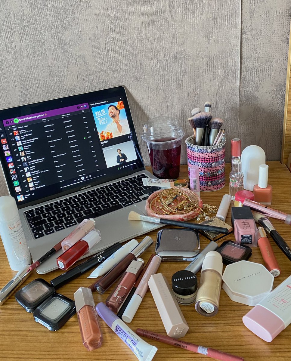 Kızlarrr masama bakın🧚🏻‍♀️✨💌
İYİİ Kİİİ ERKEK DEĞİLİZ. İĞRENÇÇ