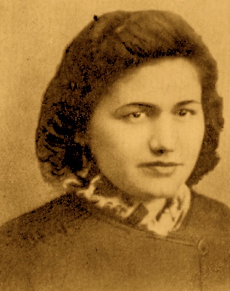 13 juillet 1943. Le Teil. Une ouvrière, membre des jeunesses communistes. Dans 2 jours son patron fera inscrire sur une gerbe de fleurs:"Ta vie et ta mort seront un exemple". Car pour des tracts Lucette Olivier est mitraillée par les Allemands. Et meurt un 14 juillet. À 19 ans.