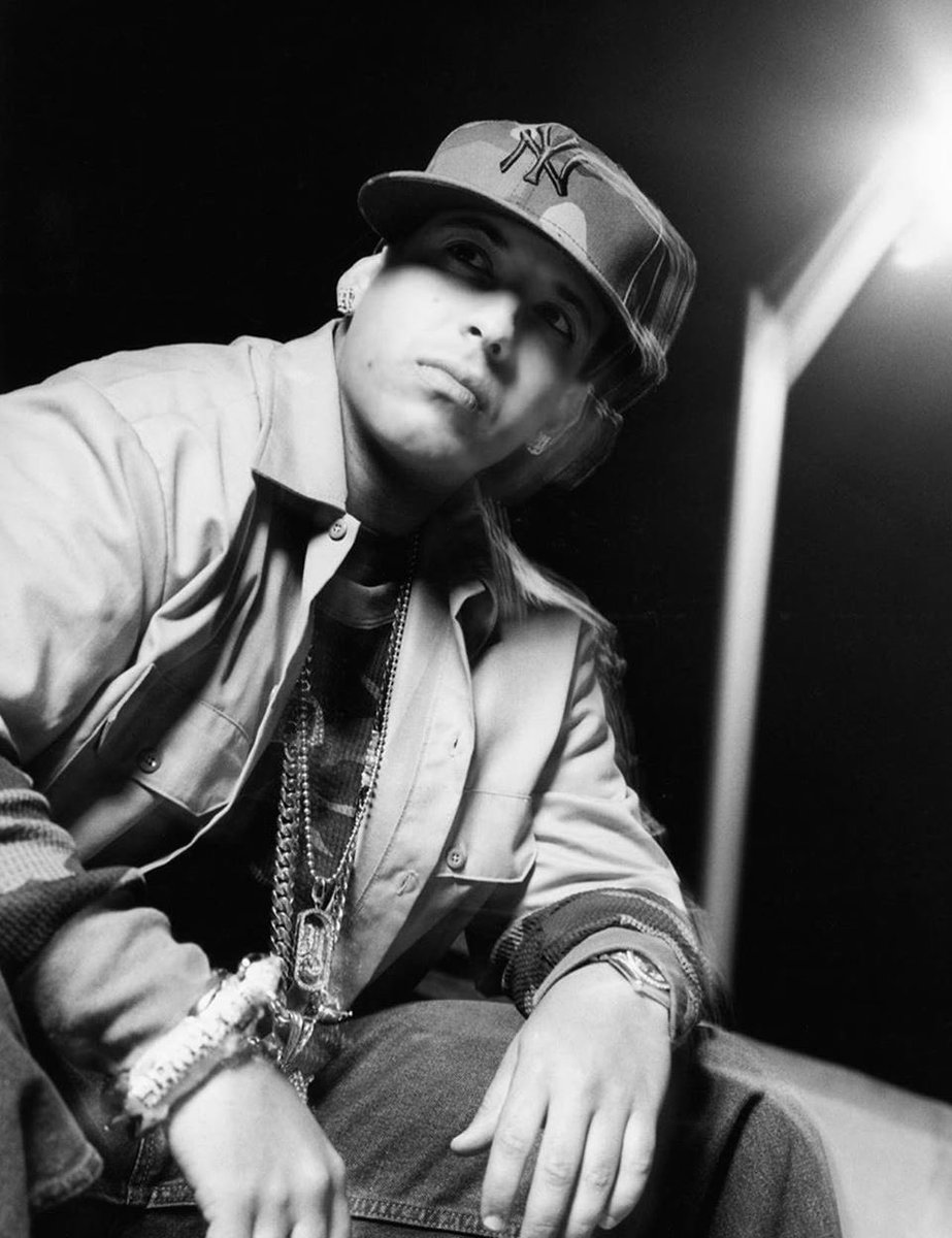 efejota_cc's tweet photo. 20 años de Barrio Fino, el álbum más importante de la historia y el culpable de que el reggaetón y la música latina sean hoy lo que son, no hay forma de entender el genero sin Barrio Fino…
Y se los dice un #TeamDon https://t.co/E9laLEdpvx