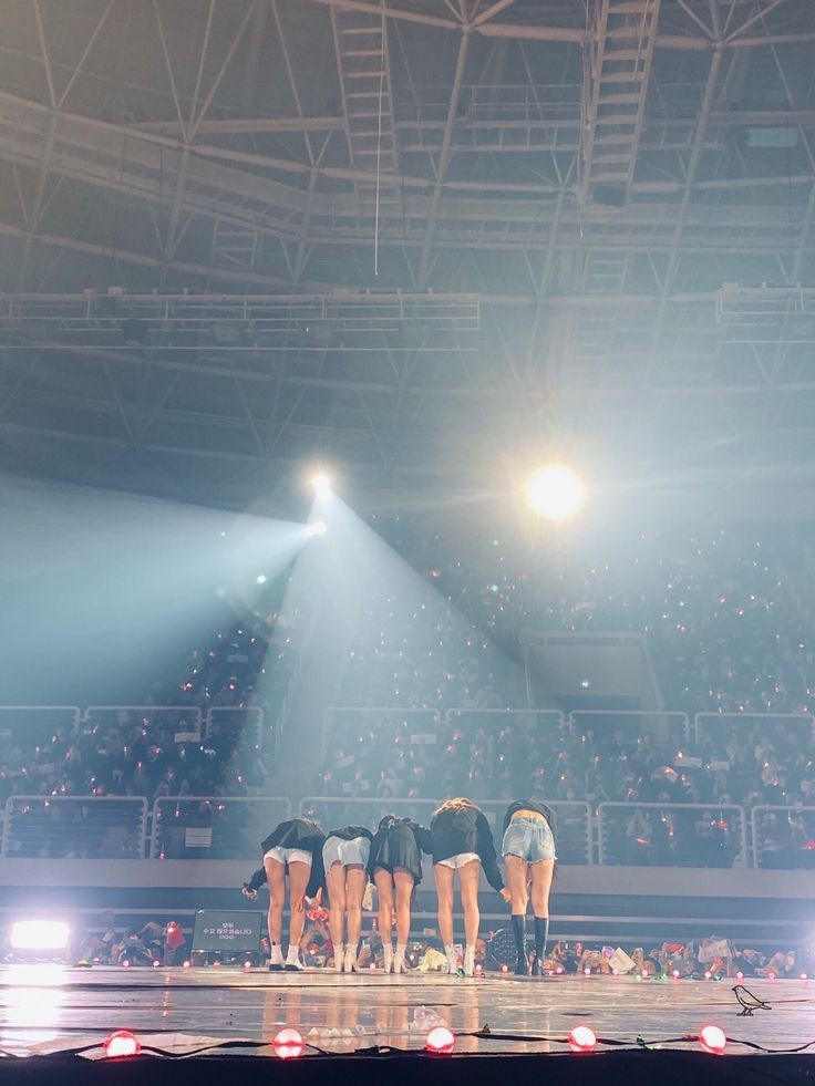 joyisthetics's tweet photo. never change, red velvet https://t.co/vq6nKn3hqP