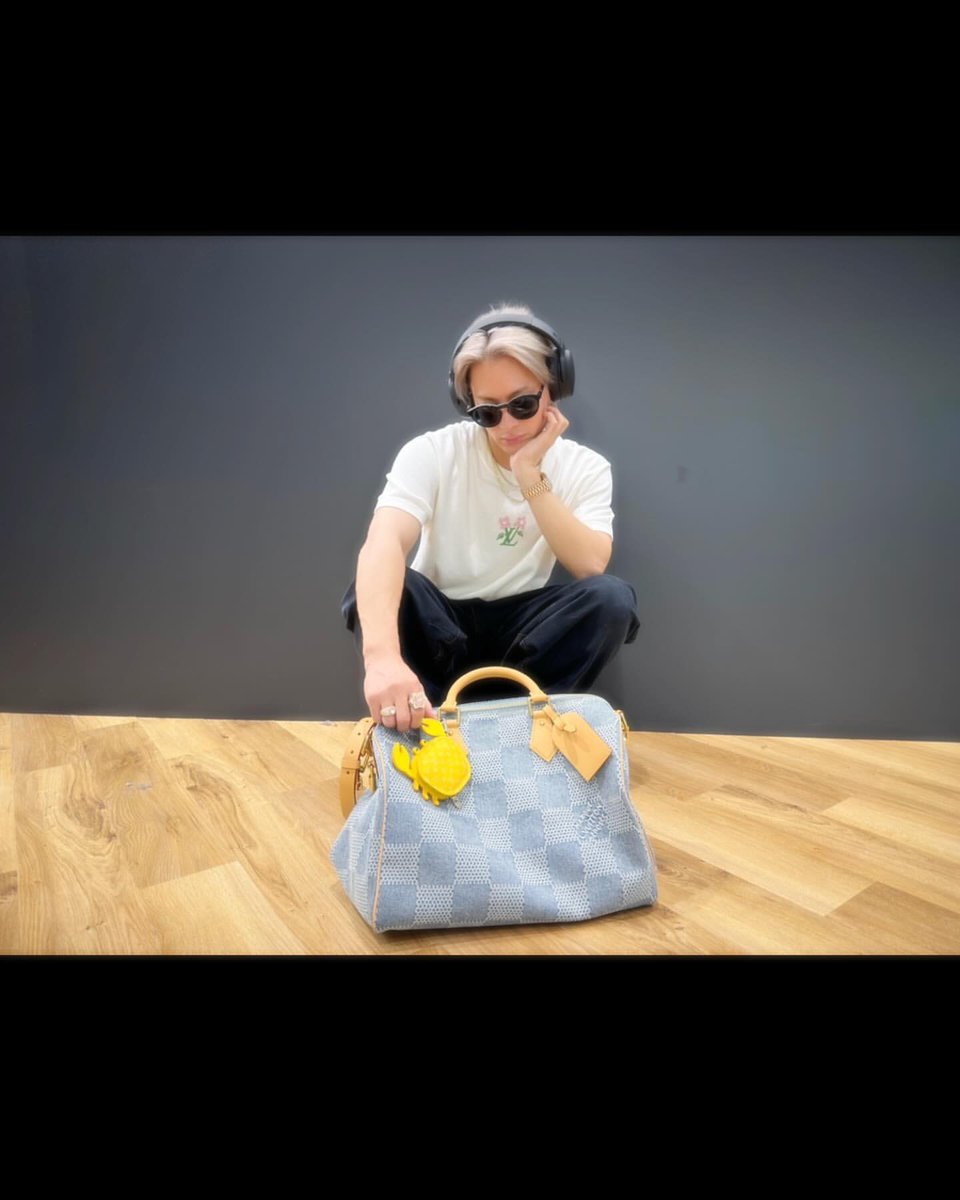 mai_h_desyo's tweet photo. カニピースしてる🦀✌️
紫耀くん可愛いかよ❤️

#ShoHirano #平野紫耀
#LVMenPreFall2024 #LVFashion
@LouisVuitton https://t.co/kCGoLVvcy1