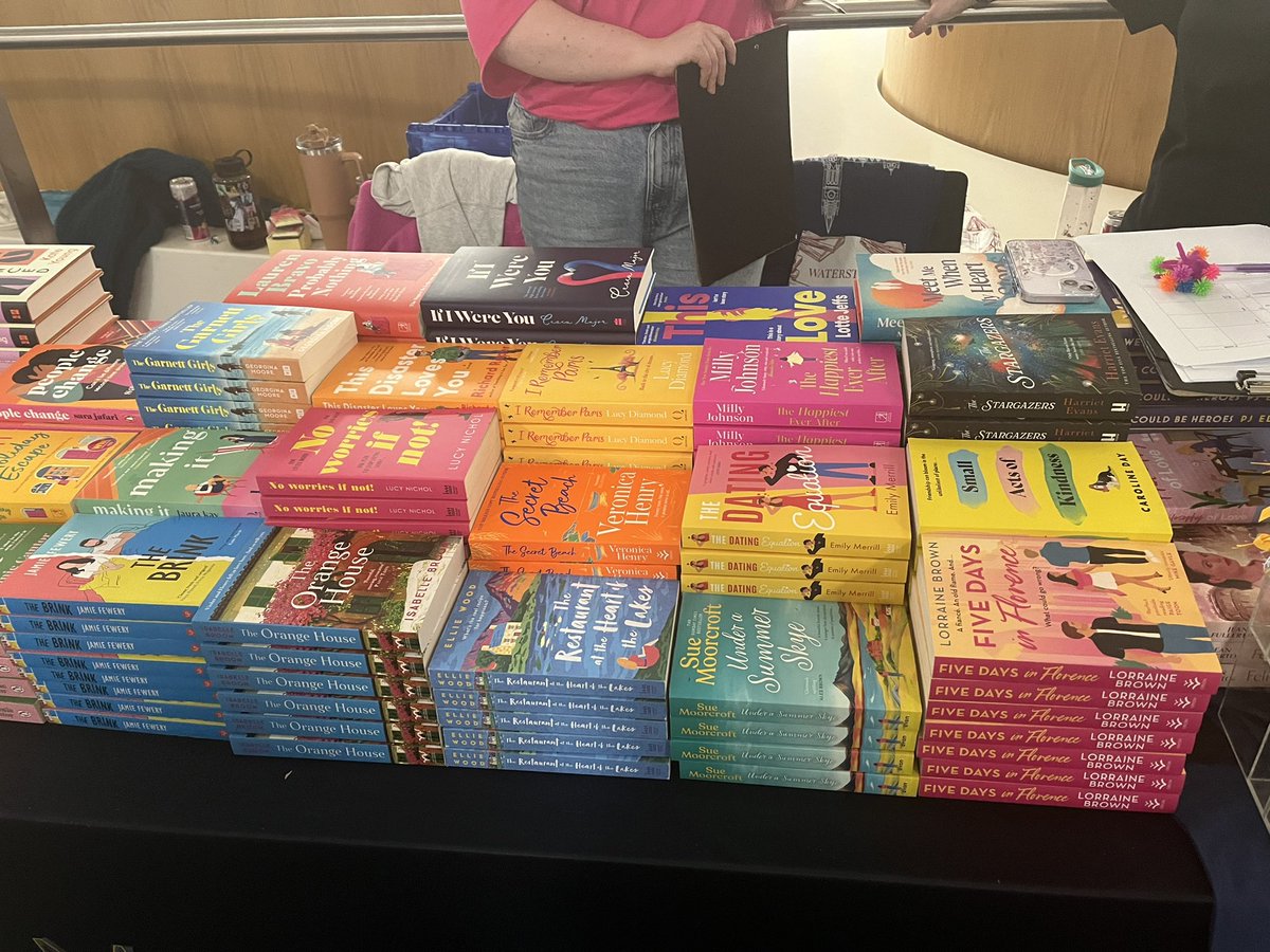Becky Hunter (@bookish_becky) on Twitter photo A great couple of panels <a href="/MancLibraries/">Manchester Libraries</a> at the brilliant #LoveStoriesEtc - currently talking Beach Reads ☀️😎 A great couple of panels <a href="/MancLibraries/">Manchester Libraries</a> at the brilliant #LoveStoriesEtc - currently talking Beach Reads ☀️😎