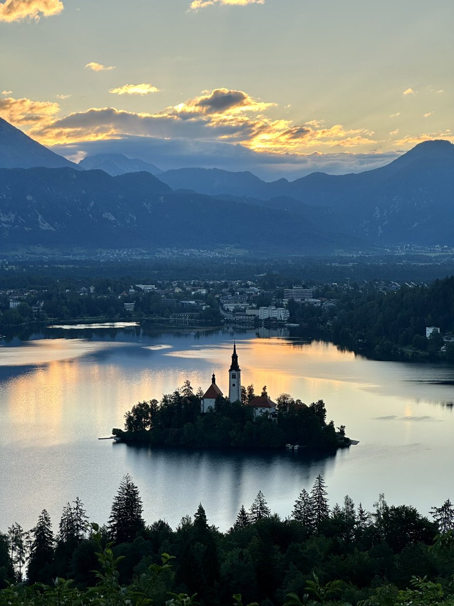 rickythemask's tweet photo. @BledSlovenia https://t.co/VR0rryFRTA