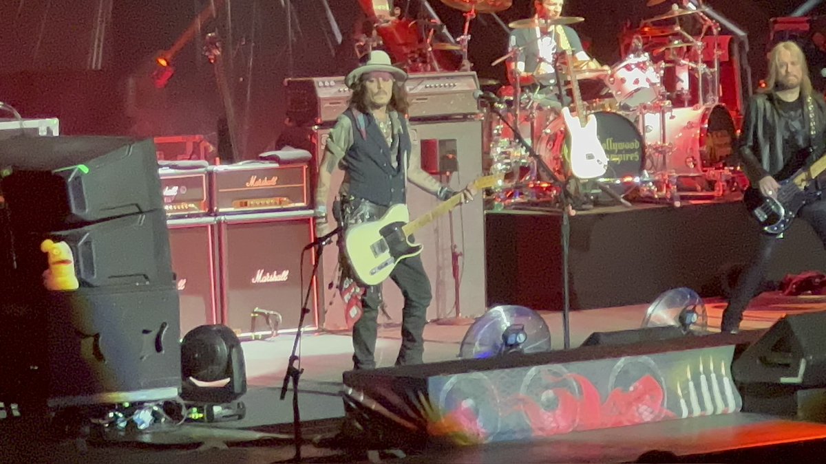 MrNaturalzz's tweet photo. On this date it has been a Year since I went to see Hollywood Vampires in London. #HollywoodVampires #JohnnyDepp #AliceCopper https://t.co/9NDUFUzaMN