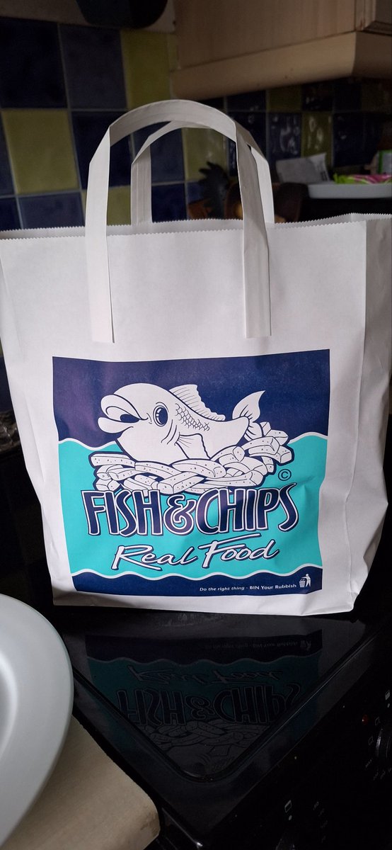 coombes_angie's tweet image. Treated ourselves to a #ChippyTea not been for a while, think they gave us bigger portions, these were medium fish! 🐟 😲
Looks like a crab 🦀 claw!