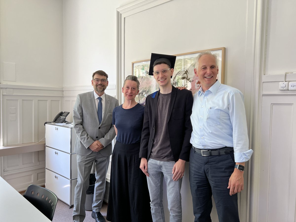 MDemantowsky's tweet photo. There is to announce an outstanding PhD thesis. The title reads: Origin, offering and educationally relevant learning effects of the digital game Discovery Tour: Ancient Greece (by @Ubisoft).
Last Monday, 8 July 2024, @rees_marvin received his doctorate (summa cum laude) from ... https://t.co/LrTIFcZiNb