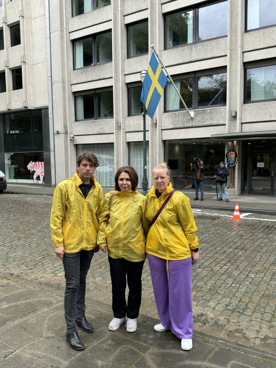 VMehrannia's tweet photo. Yesterday marked 3000 days of Ahmadreza’s arbitrary detention in Iran, and together with  outside of the Swedish consulate in Brussels, we sent a clear message: it is time to bring Ahmadreza home. 
3000 days have passed, no more excuses! https://t.co/S02pYuSM7M