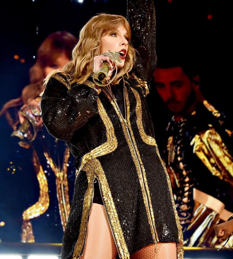TheSwiftSociety's tweet photo. It's giving....
#MilanTSTheErasTour https://t.co/BXZSwEazoY