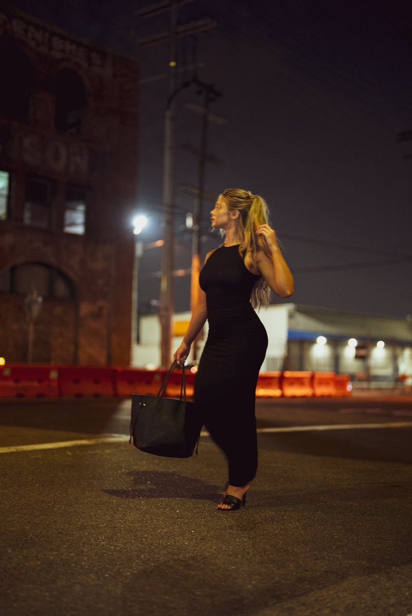 mirandacohenfit's tweet photo. I can walk faster than LA traffic ⚠️ https://t.co/dM07wk4Jq1