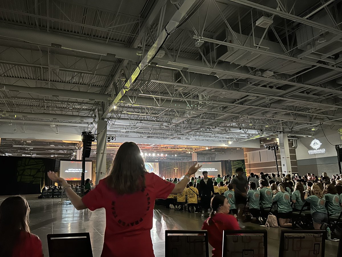 SaintAnnDC's tweet photo. Prayer Team volunteer at the Steubenville West conference. She walked in at the exact right time to say a prayer with someone truly in need at the doors to the Conference. “I wasn’t late. Holy Spirit time!”

2,000 teens are here praising the Lord! 300 already went to confession. https://t.co/oVExT93ouH