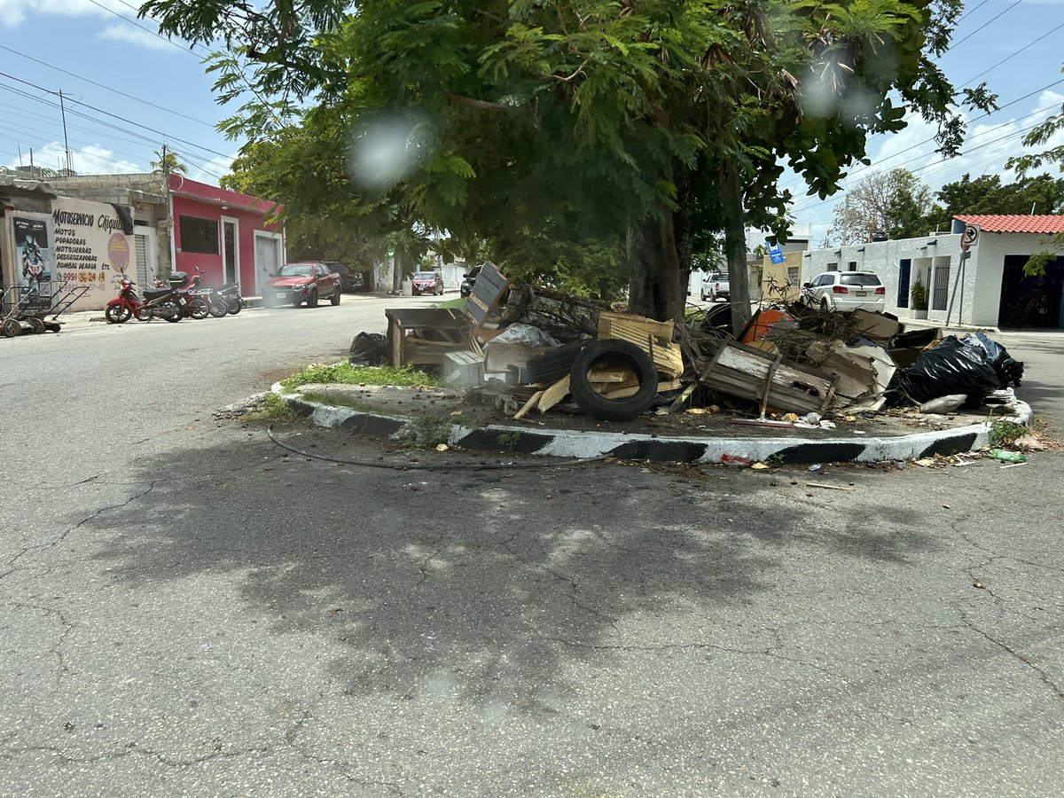 alexcondes's tweet photo. @AyuntaMerida @SSYucatan  la avenida de cordemex tiene mucha basura que no han retirado por la campaña de descacharrizacion de junio https://t.co/muAPf26Qz0