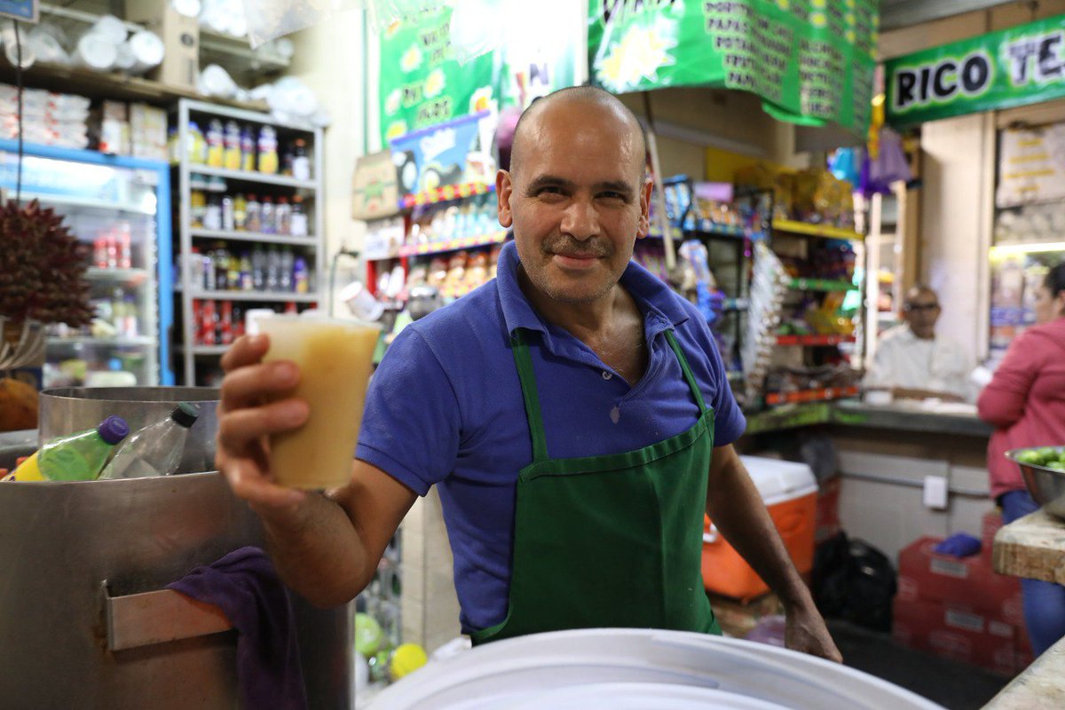 JuanJoseFrangie's tweet photo. ¿Van a venir al Mercado de Atemajac? 

Hace poco le dimos una nueva cara ✨ y celebramos su 50 aniversario de este lugar tan bonito y tradicional de nuestra ciudad. 🙌

Como siempre he dicho, los mercados son una fuente económica para las familias de las y los comerciantes. 

Vengan y apoyen el comercio local, visítenlo para hacer su despensa aquí. 😉