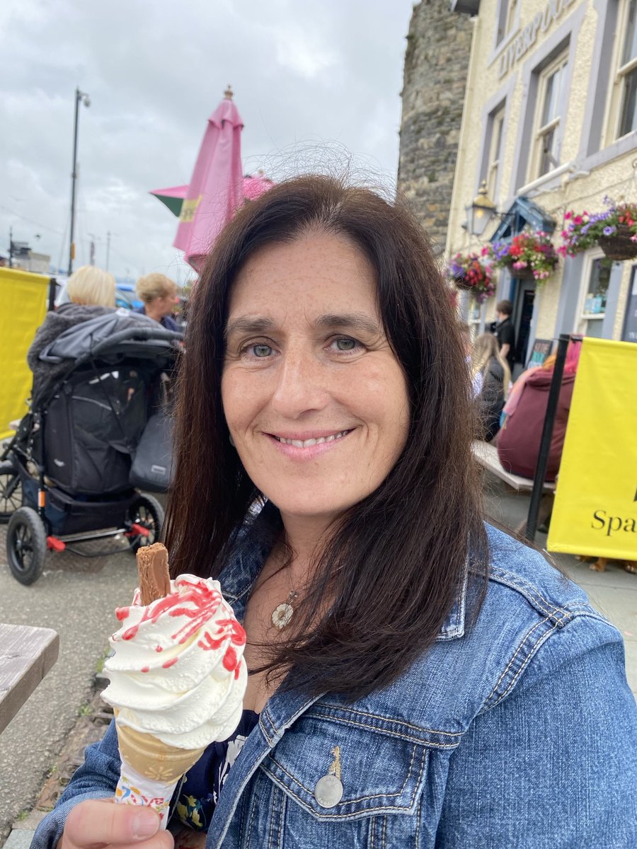 Meinirynysmon's tweet image. Lovely afternoon in #Conwy today with work colleagues. Meal, few drinks and an ice cream to finish off 😃🍦🍸🍻