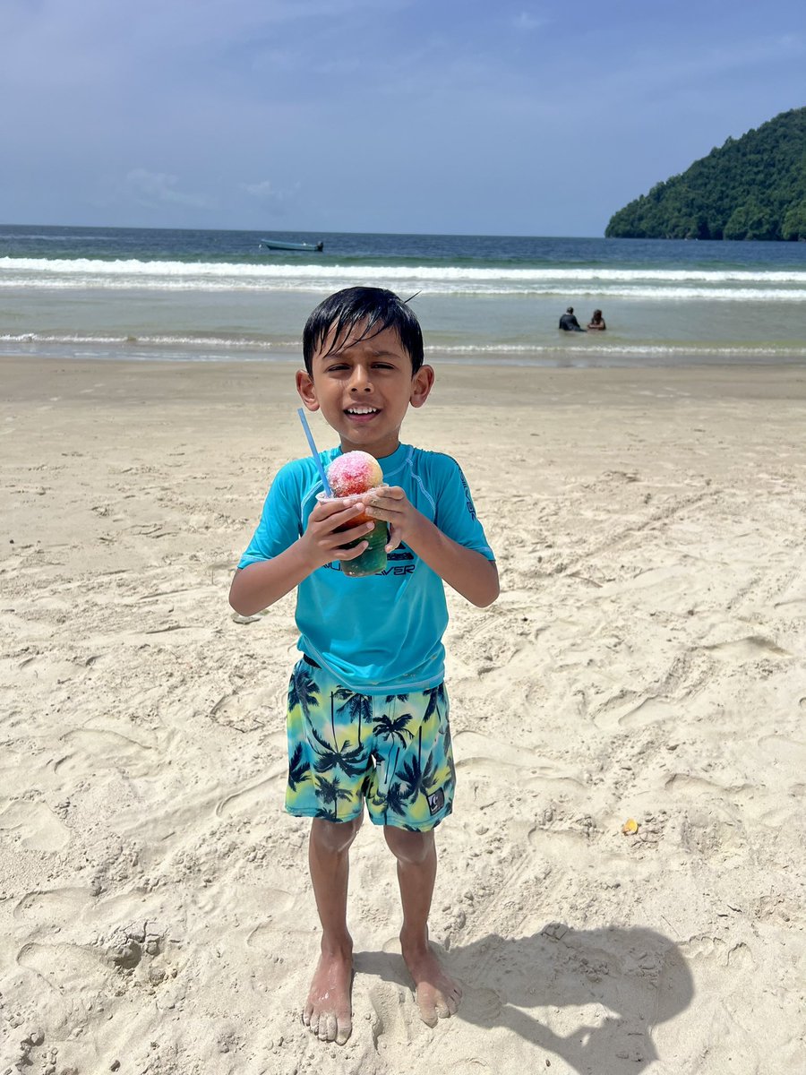 SharleneDeoki's tweet photo. Another perfect beach day @MaracasBay! @ParticipateLrng #UnitingourWorld #summerchallenge https://t.co/YECS2QhhZf