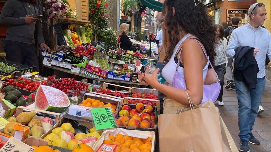 wandervoyage's tweet image. Beach day with fruit snacks 🍒🍓🍉