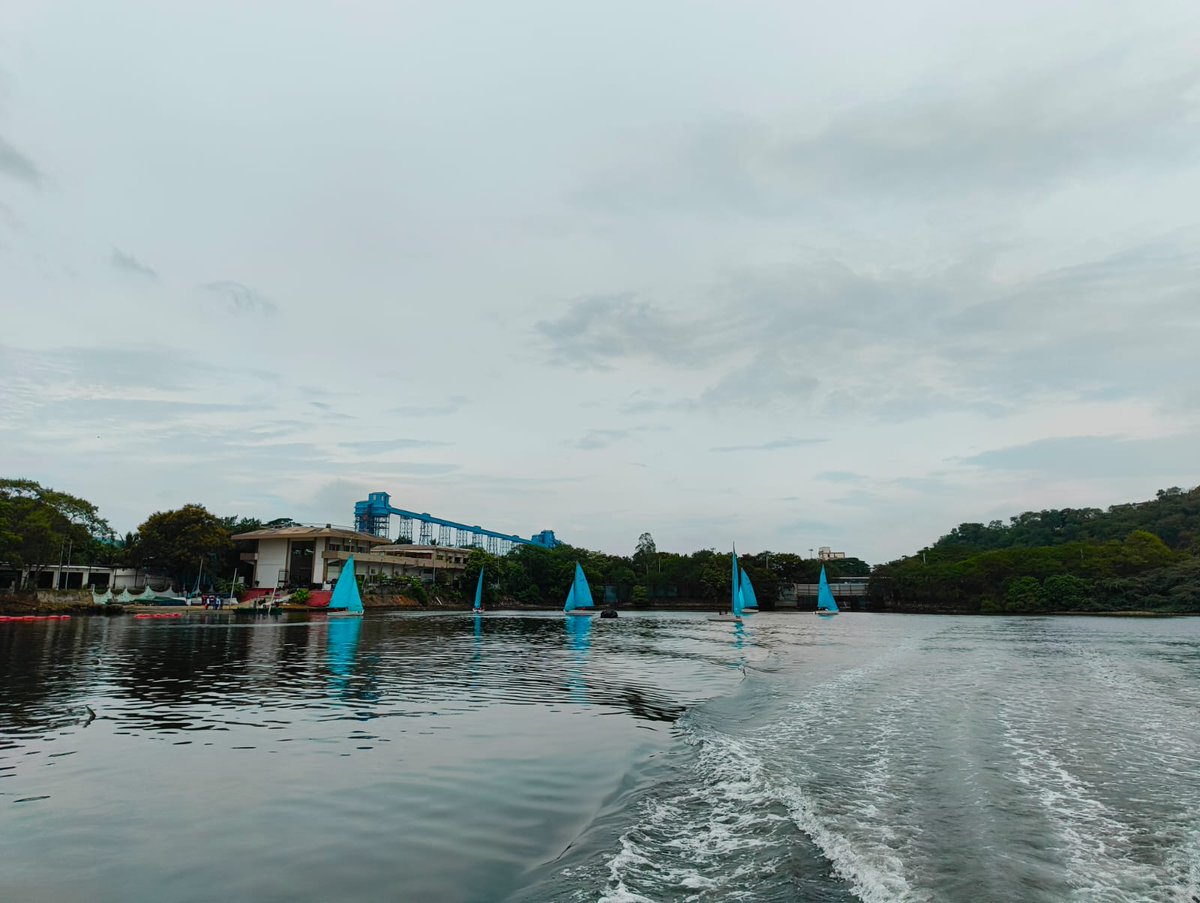 NccDteAPandT's tweet photo. Excitement rises at the Inter Group Competition - Nau Sainik Camp Enterprise Class Sailing! 🌊 Cadets unite for an exhilarating race, displaying skill and determination. ⛵️ #IGCNSC #SailingCompetition @HQ_DG_NCC https://t.co/r4VmJDubO4