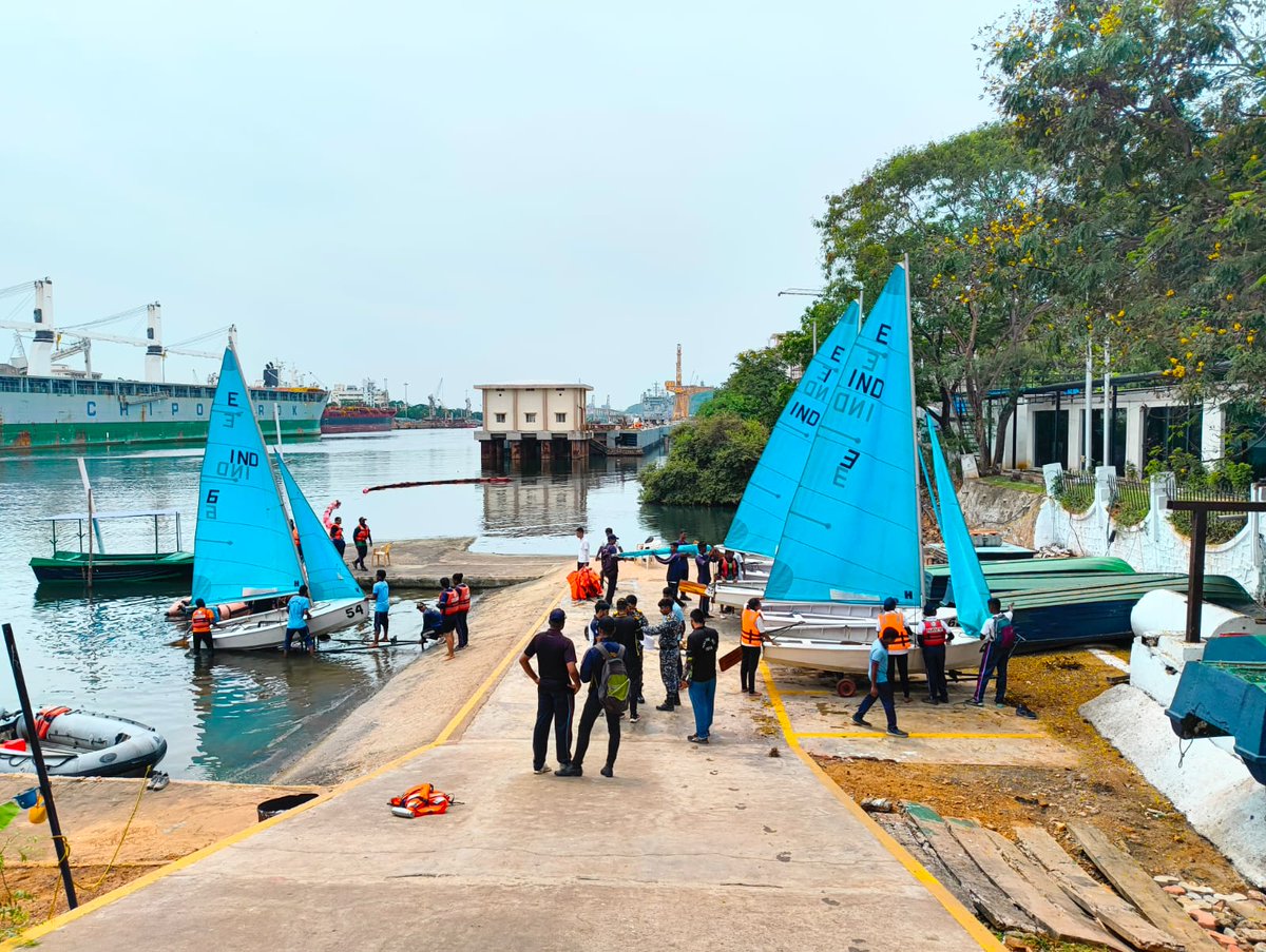 NccDteAPandT's tweet photo. Excitement rises at the Inter Group Competition - Nau Sainik Camp Enterprise Class Sailing! 🌊 Cadets unite for an exhilarating race, displaying skill and determination. ⛵️ #IGCNSC #SailingCompetition @HQ_DG_NCC https://t.co/r4VmJDubO4