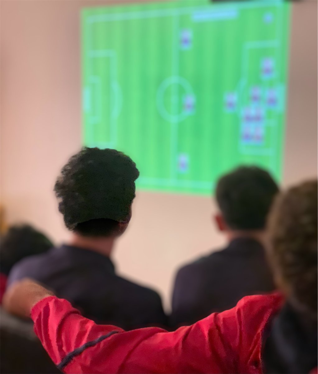 Día 5. Turno mañana.
Grupo animado y grandes charlas entre ellos 😂. Video sesión en Play Room de concentración. Grupo comprometido y humilde. Ir hasta donde el máximo de nuestras fuerzas nos lleven, pero nunca 1 cm menos que nuestro máximo!!!