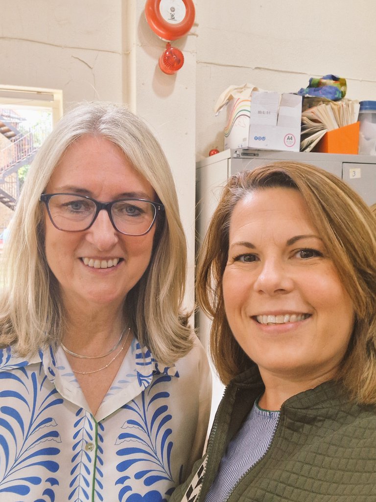 Lovely time in Broadstairs at @forthemanypod with <a href="/IainDale/">Iain Dale 🏴󠁧󠁢󠁥󠁮󠁧󠁿🇬🇧⚒️</a> and <a href="/Jacqui_Smith1/">Jacqui Smith</a>. Got to have a little chat with Jacqui and drop a few lines about <a href="/HOLEXPolicy/">HOLEX</a> and adult learners. We are here to help! And a fab serendipitous chat with <a href="/shanechowen/">Shane Chowen</a> from  <a href="/FEWeek/">FE Week</a>. Productive Saturday