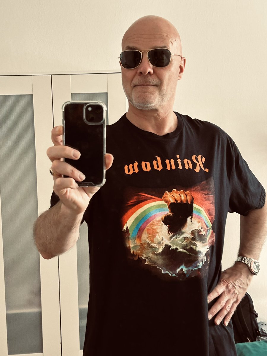 Chris_Brussels's tweet photo. Look what I found today! 🌈

Rainbow ... my absolute favourite band of the 80s.

My gods had first names like Ritchie, Ronnie James, Cozy, Jimmy, David, Roger, Bobby... 🤩

#Rainbow #Ritchie #Blackmore #rock  #BentOutOfShape #DifficultToCure #StraightBetweenTheEyes #Rising 🇬🇧 https://t.co/9aTG7o23EN