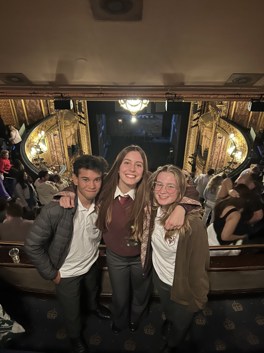 We've all enjoyed the #ChingfordFoundationSchool trips this academic year! 

The smiles from these students at the recent theatre trip to see A View from the Bridge say it all!  

#Enrichment #SchoolCommunity #FoundationForLife #CentreOfExcellence
