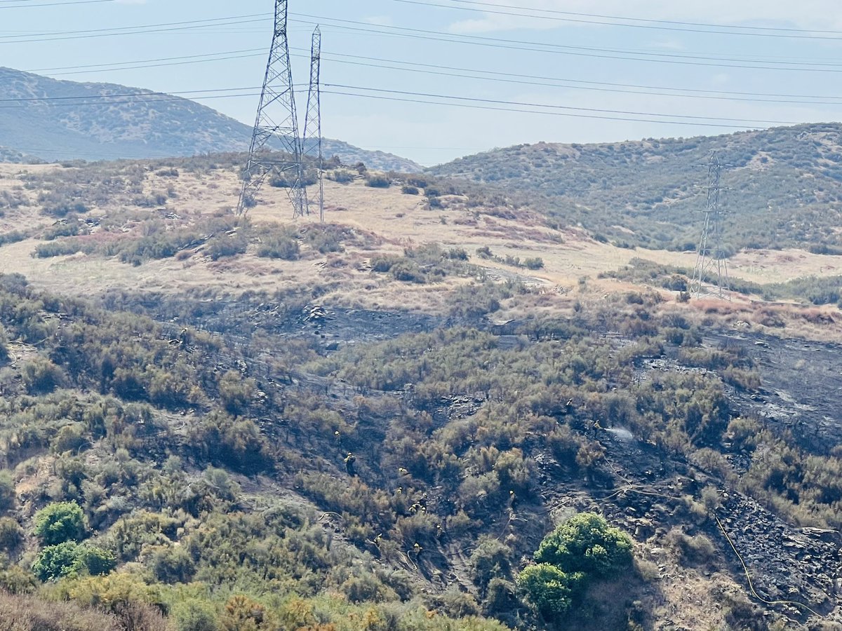 Angeles_NF's tweet photo. Fire crews make a great stop overnight on the #CopperFire near Copper Hill Drive near Santa Clarita. Work continues to extinguish hotspots and strengthen containment lines through today. https://t.co/JqosZKbGFM