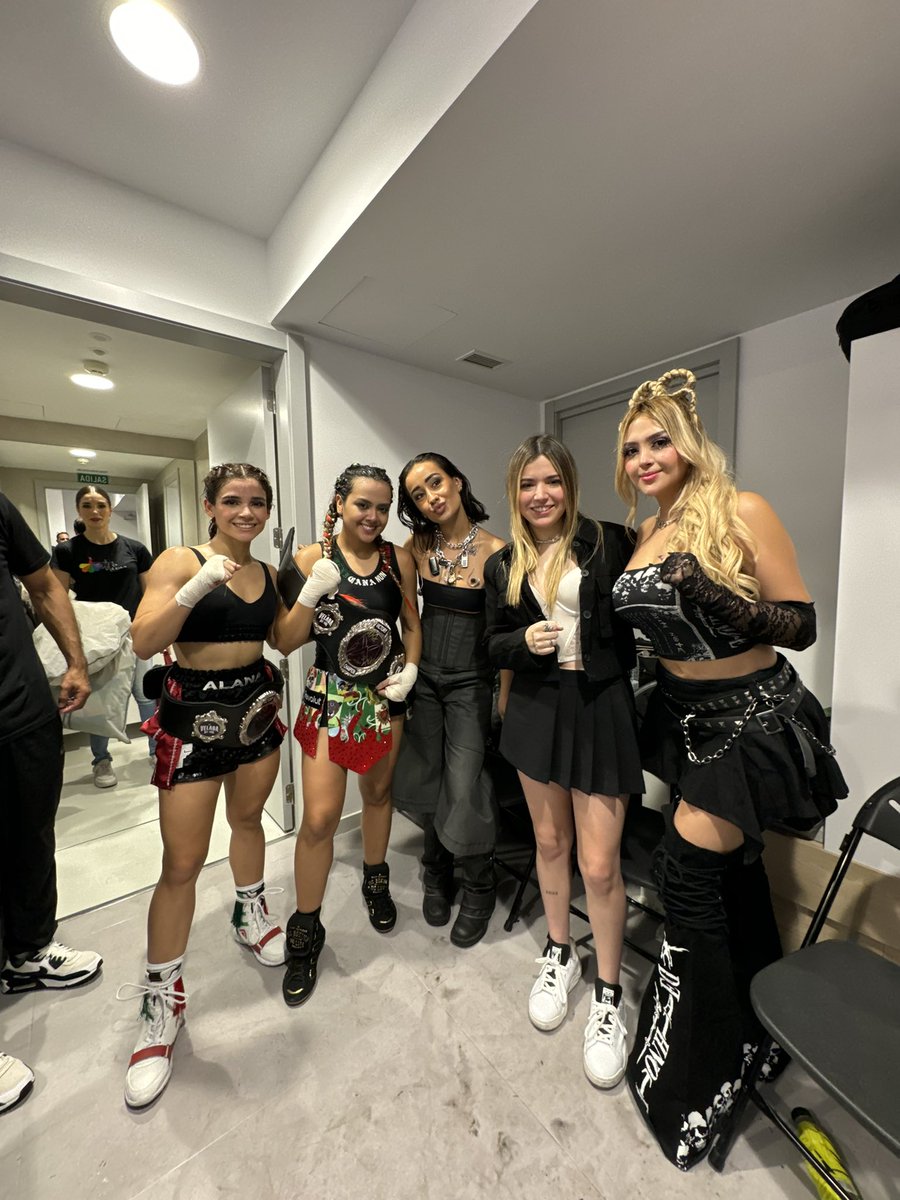 ARI 🍓✨ tweet media