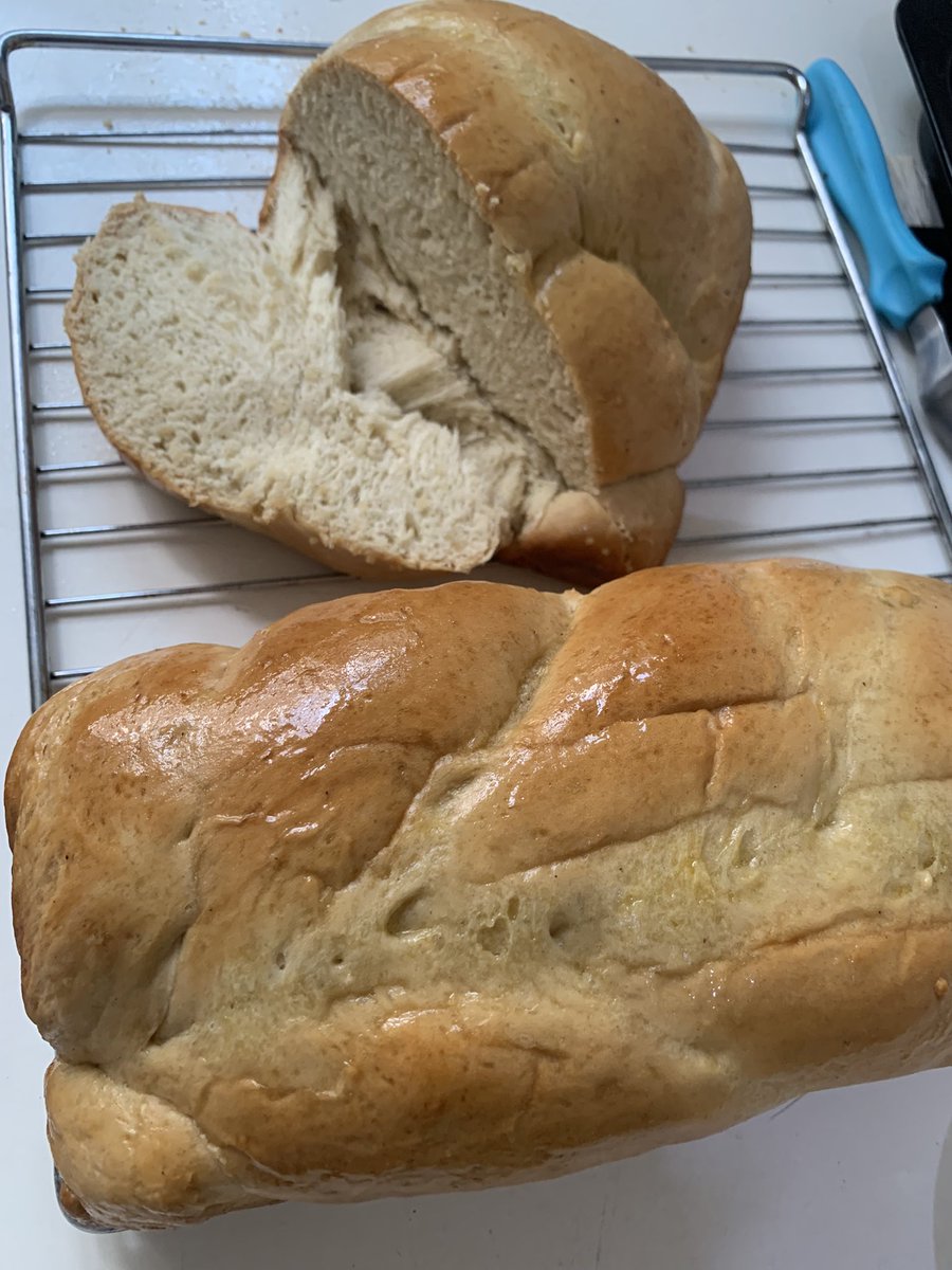E_n_d_d_y's tweet photo. Today I made bread, And all I’ve been thinking about is to open a bread bakery 😂😂
#bakery #cakes #agegebread #kadunabaker https://t.co/Eemm7ixq4D