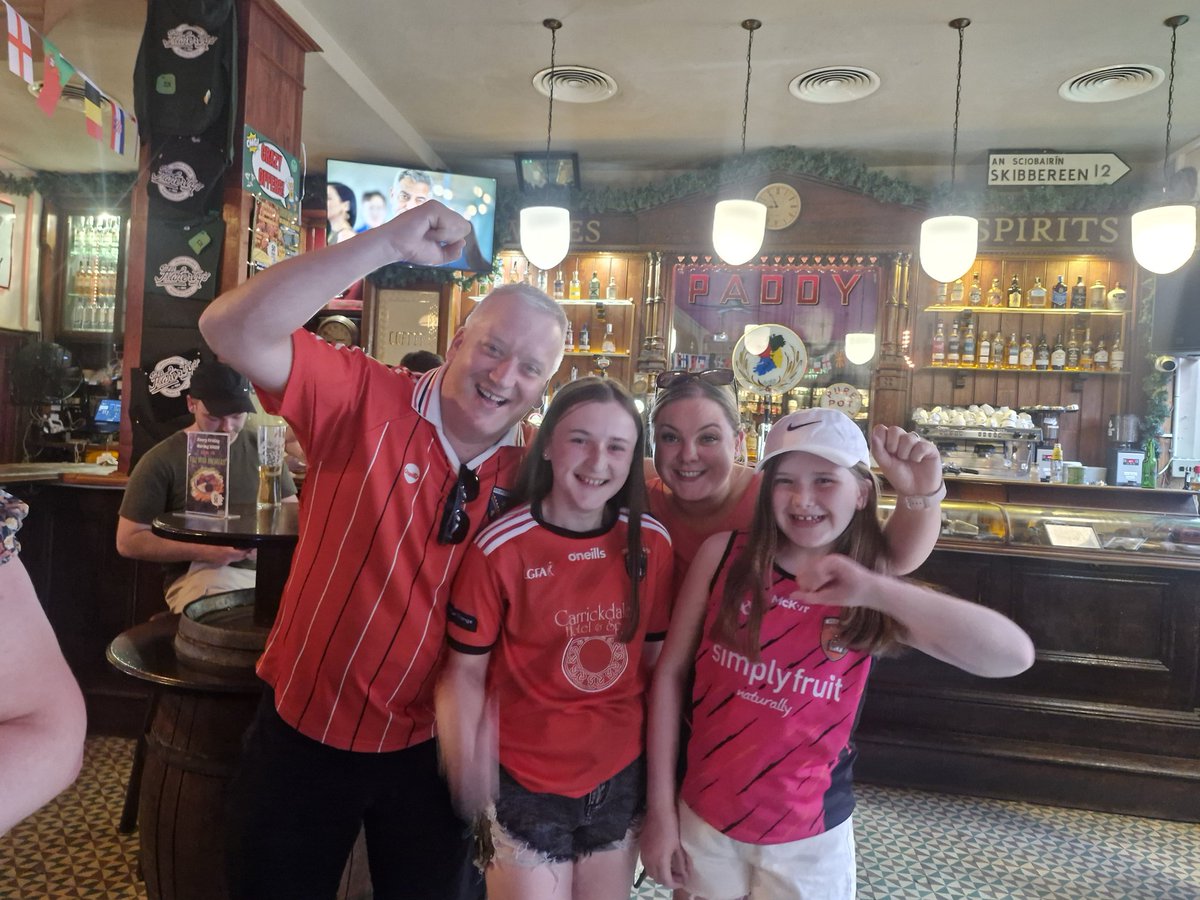 bonobyrne's tweet photo. @ArmaghFans1889 The bono family in Barcelona https://t.co/pSP2bDwb6Q