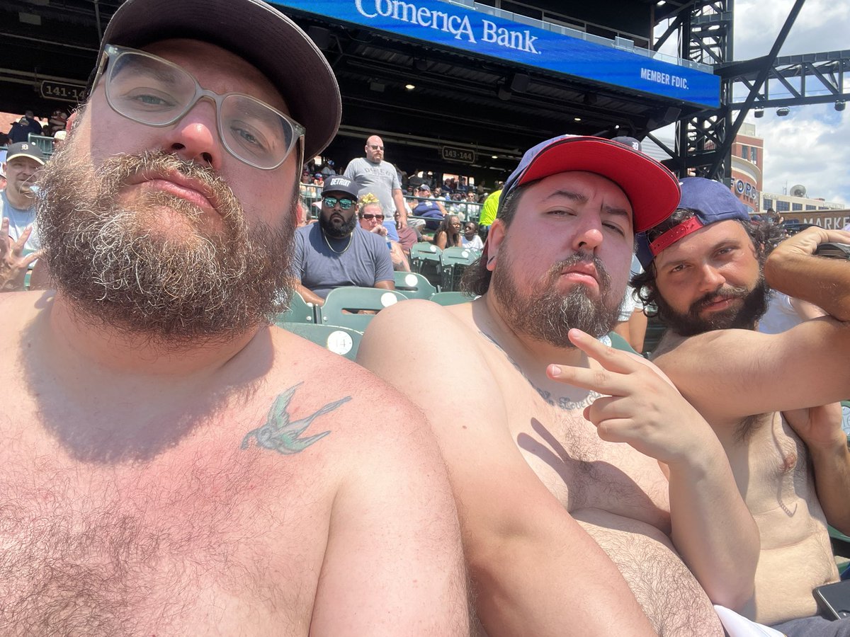 holoskoj's tweet photo. That staff official told us tops on after 2 innings
Fuck em #jamesday https://t.co/Q64Q7COgUA