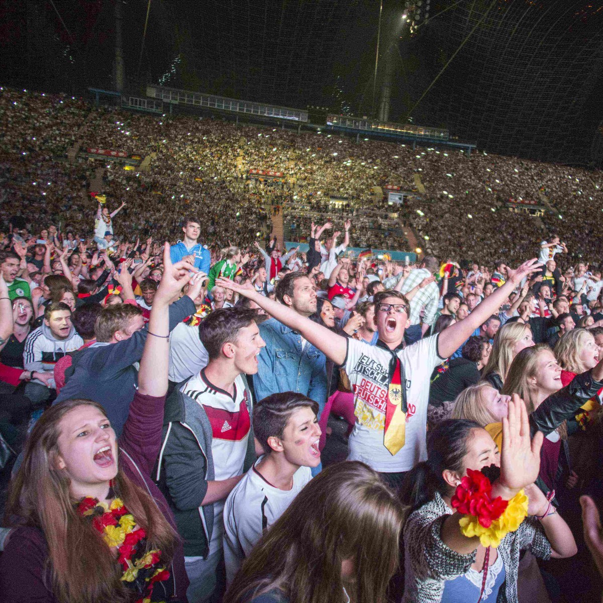 OLYMPIAPARK's tweet photo. Quizfrage 🤔
Was war heute vor genau 10 Jahren und um exakt diese Uhrzeit❓

Korrekt! 💡
Am 13.07.14 um 21.00 Uhr rollte der Ball in Rio im großen #WMFinale - und in der 113. Spielminute schoss #MarioGötze Deutschland zum Weltmeistertitel. 🏆
Was für eine Nacht! 🤩

📸 M. Hangen https://t.co/hnZjzu8L4q