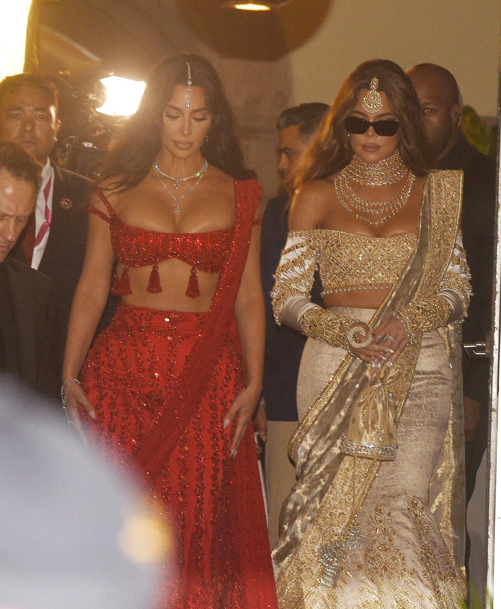 Scarletsinners's tweet photo. Kim and Khloe Kardashian at Anant Ambani’s wedding in India. https://t.co/U6ZyiPAZUw