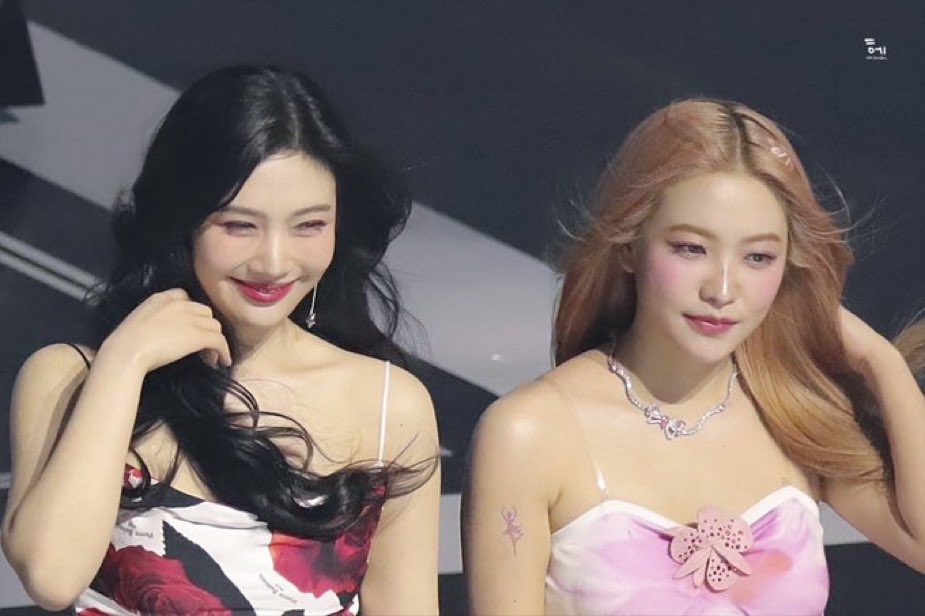 cuteyeripics's tweet photo. JOYRI https://t.co/Gi3pVapl2F