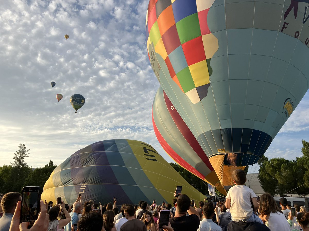 jordicuadras's tweet photo. Gran dissabte tarda a l’@Ebf_Igualada! Només a Igualada!! ❤️🔥 #veigglobus #ebfIGD https://t.co/I2wXZlBb4C