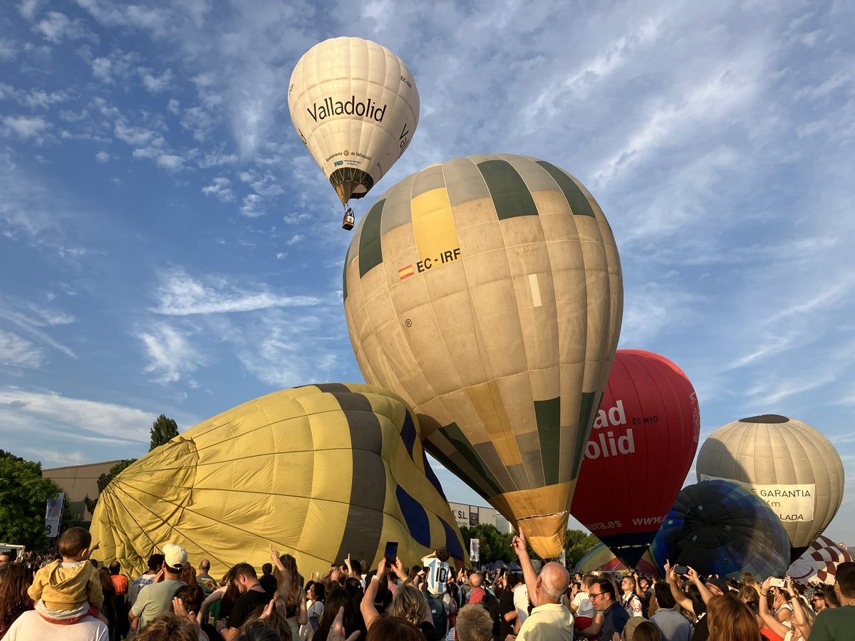 jordicuadras's tweet photo. Gran dissabte tarda a l’@Ebf_Igualada! Només a Igualada!! ❤️🔥 #veigglobus #ebfIGD https://t.co/I2wXZlBb4C
