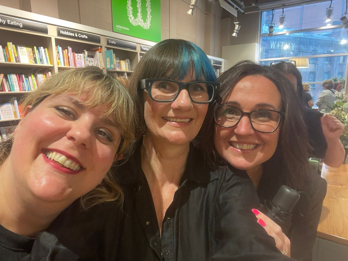 1/2 Love was certainly in the air at the Love Stories Etc festival in Manchester. What a cracking event incl a meet &amp; mingle with AMAZING authors &amp; industry pros (&amp; Prosecco!), inspiring panels and educational workshops. Highly recommend! Thank you Manchester for having us 🥳