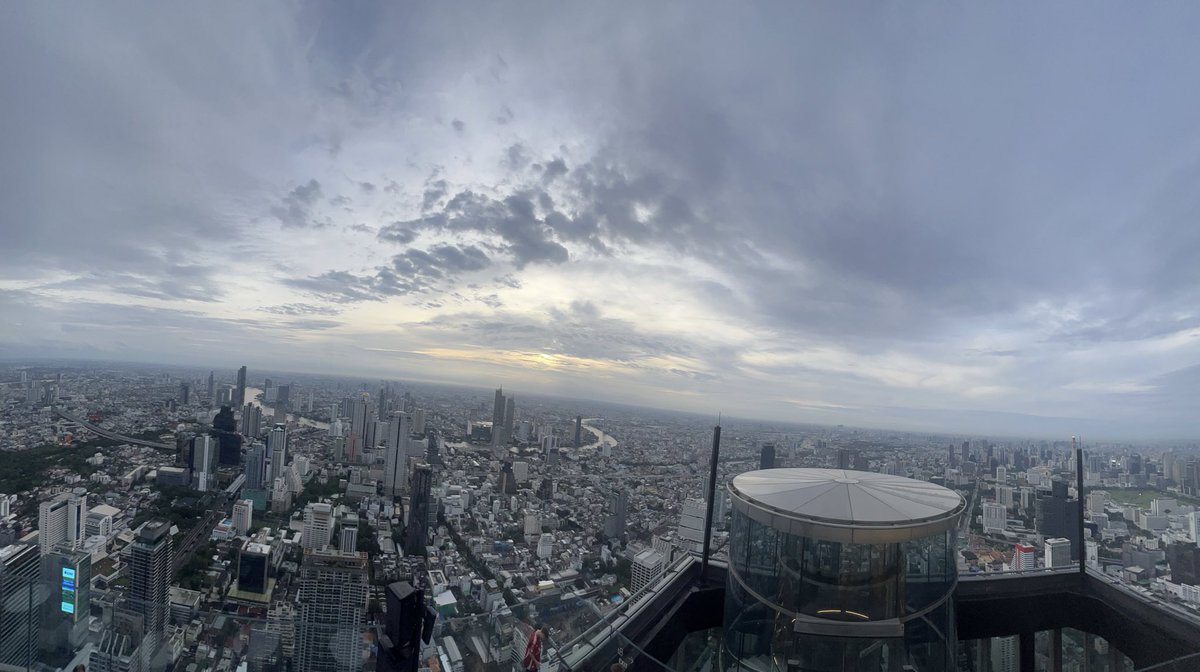 The_Real_C_LO's tweet photo. 🇹🇭🌃🏙️ @ MahaNakhon Skywalk Tower https://t.co/TMJtN7ulNk